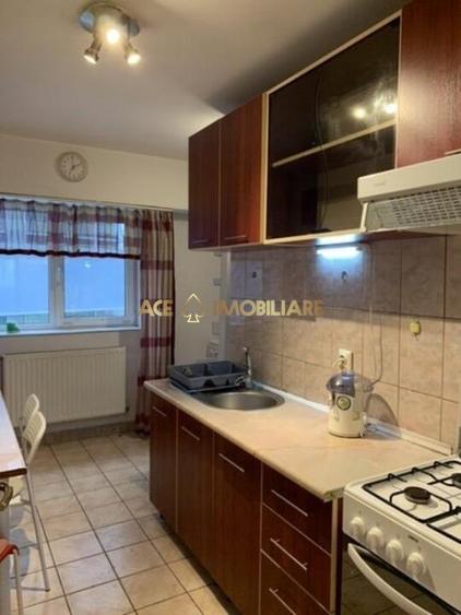 Apartament cu 3 camere decomandat, mobilat în Victoriei