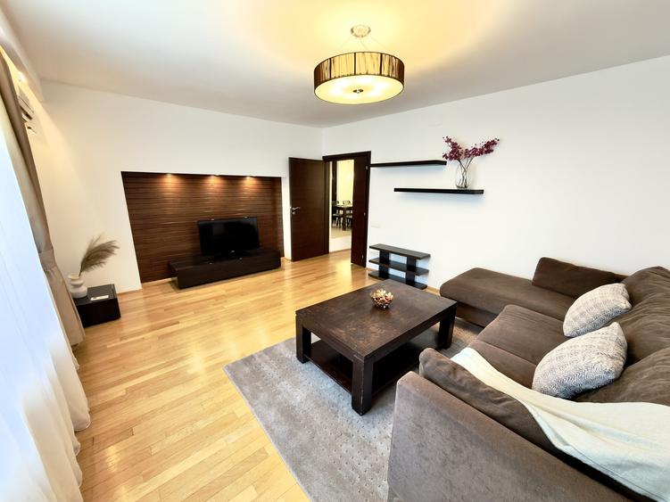 Apartament cu 4 camere decomandat, mobilat în Decebal