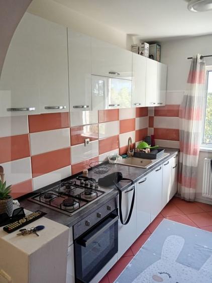 Apartament cu 2 camere semidecomandat, mobilat în Nord