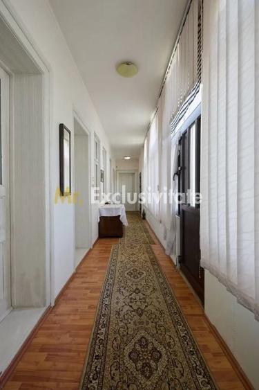 Casă cu 4 camere cu Teren 9915 Mp în Central