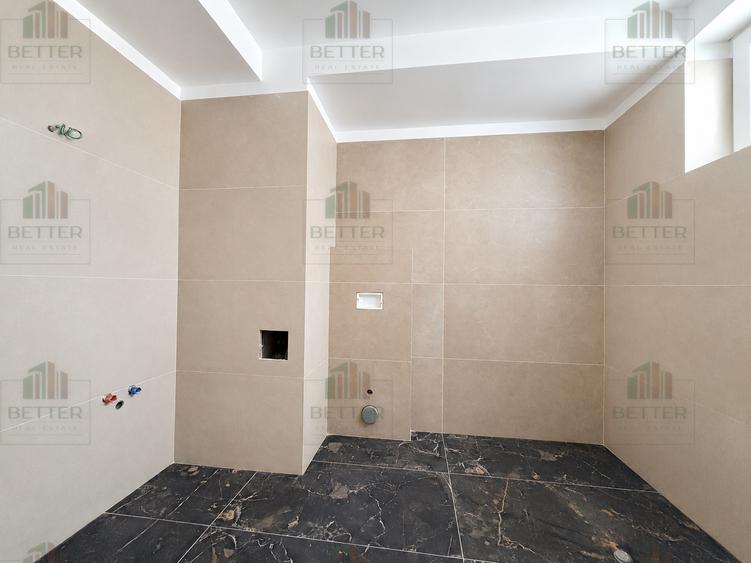 Penthouse cu 4 camere decomandat în Metalurgiei