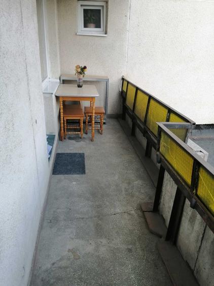 Apartament cu 3 camere decomandat în Cornișa