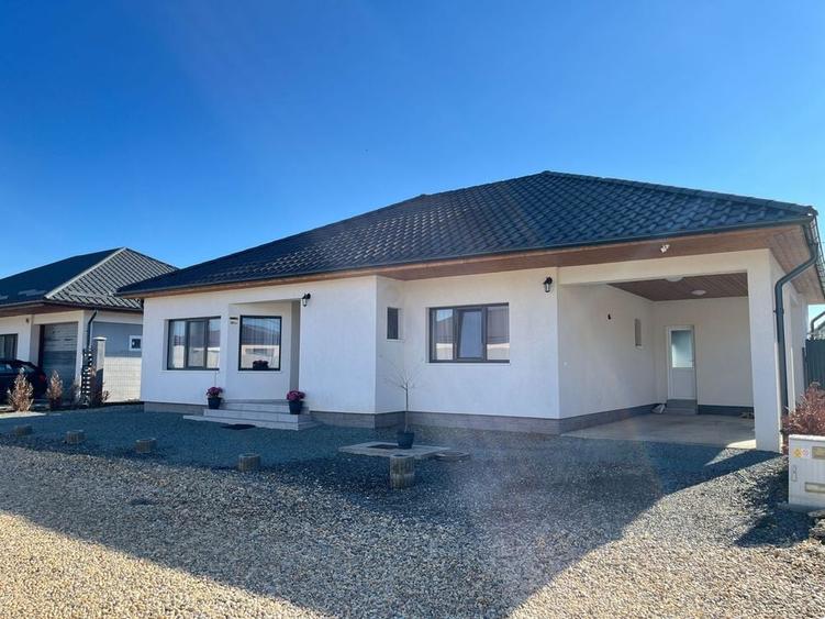 Casă cu 3 camere în Lazuri
