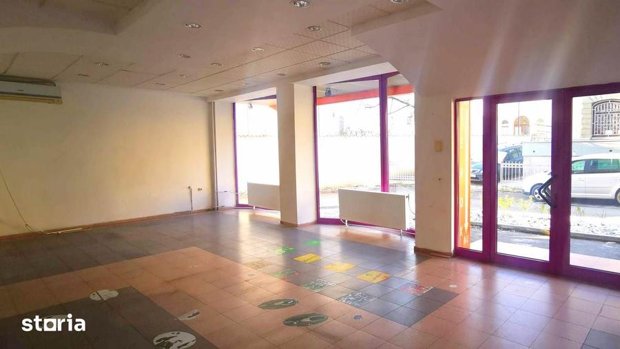 Spațiu comercial, de 92 mp, în Central