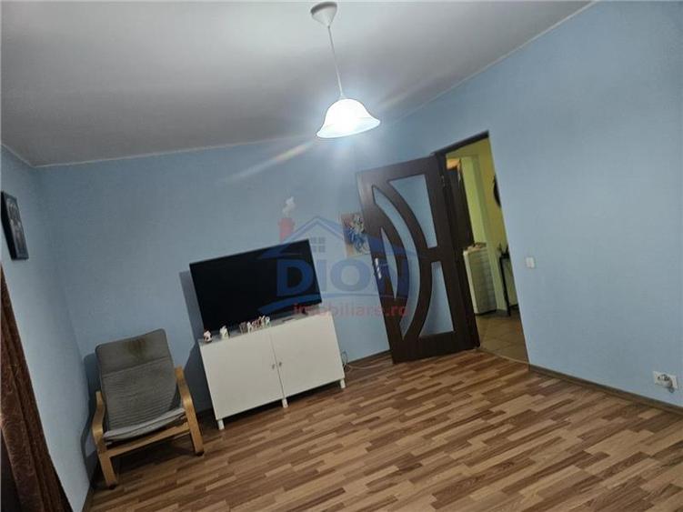 Apartament cu 3 camere decomandat în Drumul Taberei