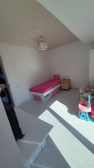 Apartament cu 3 camere decomandat, mobilat în Coiciu