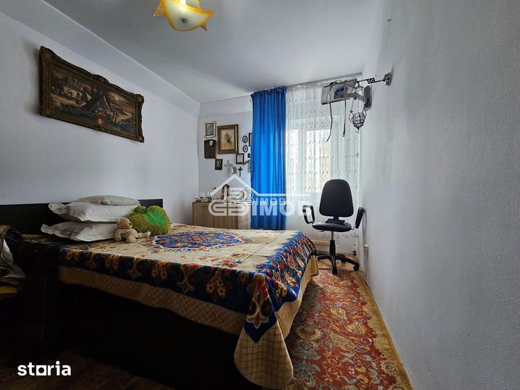Apartament cu 3 camere semidecomandat în Micro 5