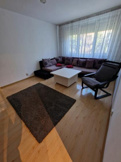 Apartament cu 3 camere semidecomandat în Brâncoveanu