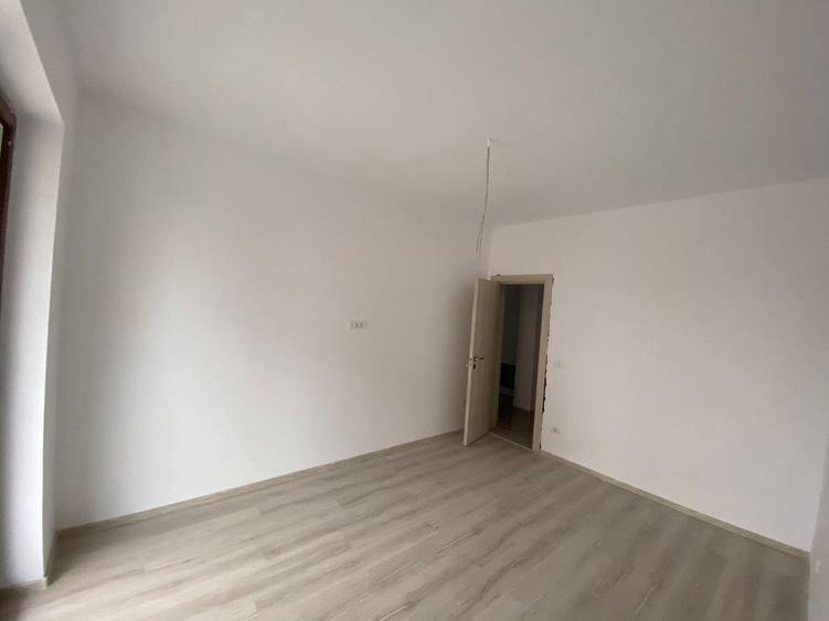Apartament cu 2 camere semidecomandat în Girocului