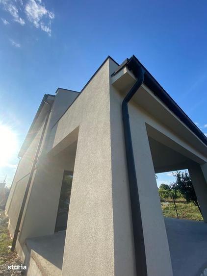 Casă cu 4 camere în Dumbrăvița