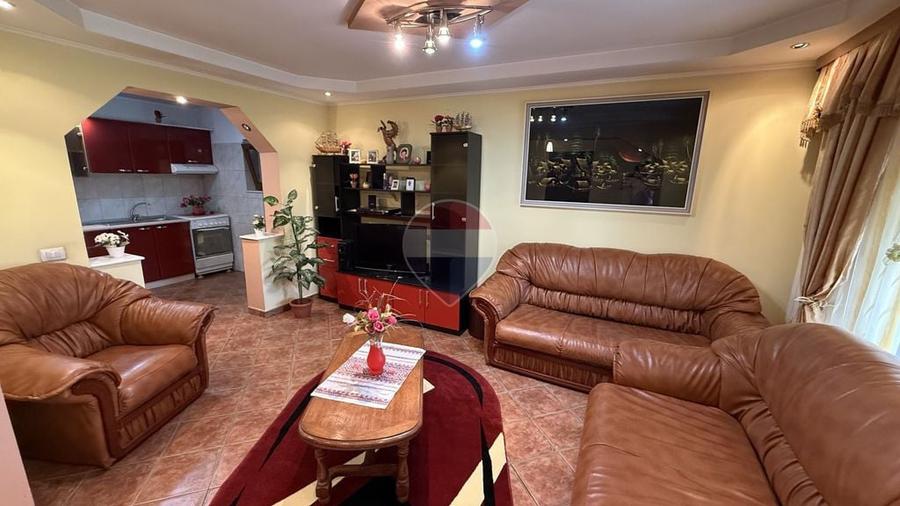 Casă cu 5 camere cu Teren 529 Mp în Găgești