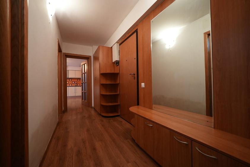 Apartament cu 4 camere decomandat, mobilat în Victoriei