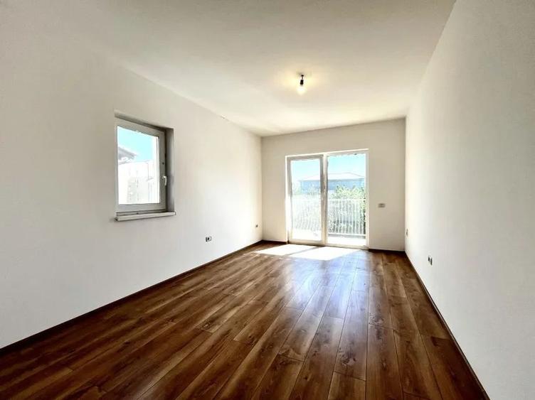 Duplex cu 5 camere cu Canalizare în Giroc