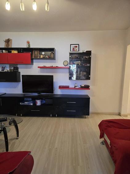 Apartament cu 3 camere semidecomandat în Gheorghe Lazăr