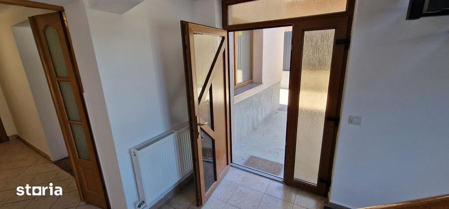 Casă cu 5 camere cu Teren 420 Mp în Trei Stejari