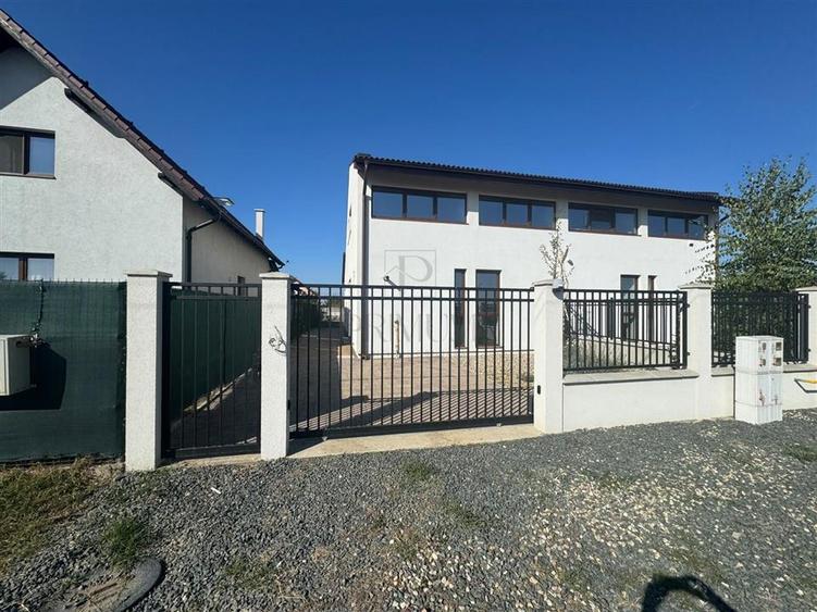 Duplex cu 5 camere cu Teren 340 Mp în Moșnița Nouă