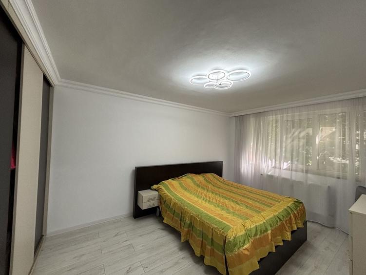 Apartament cu 3 camere semidecomandat, mobilat în Theodor Pallady