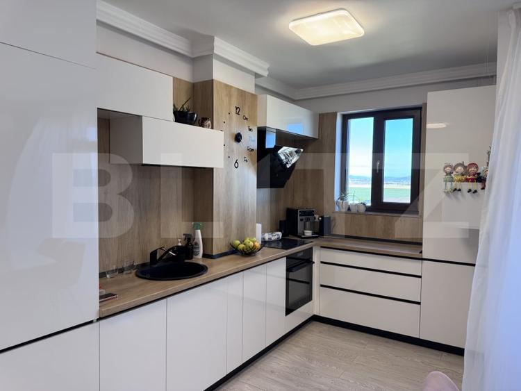 Apartament cu 3 camere decomandat, mobilat în Albert