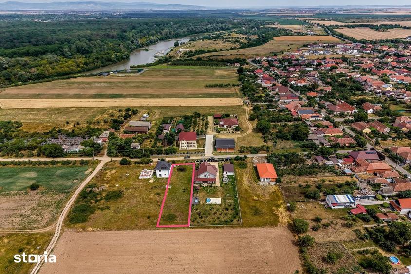 Teren de 961 mp, în Central