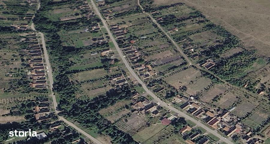 Teren de 1966 mp, în Central