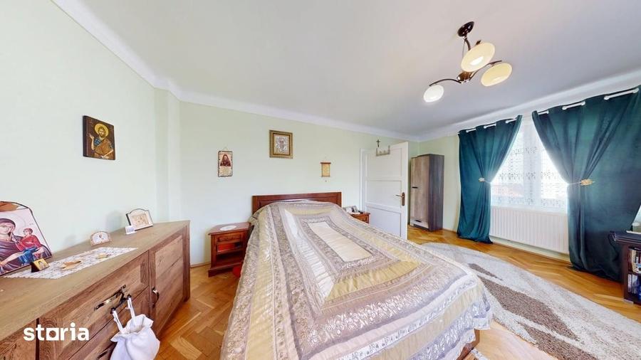 Casă cu 4 camere cu Teren 1280 Mp în Valea Aurie