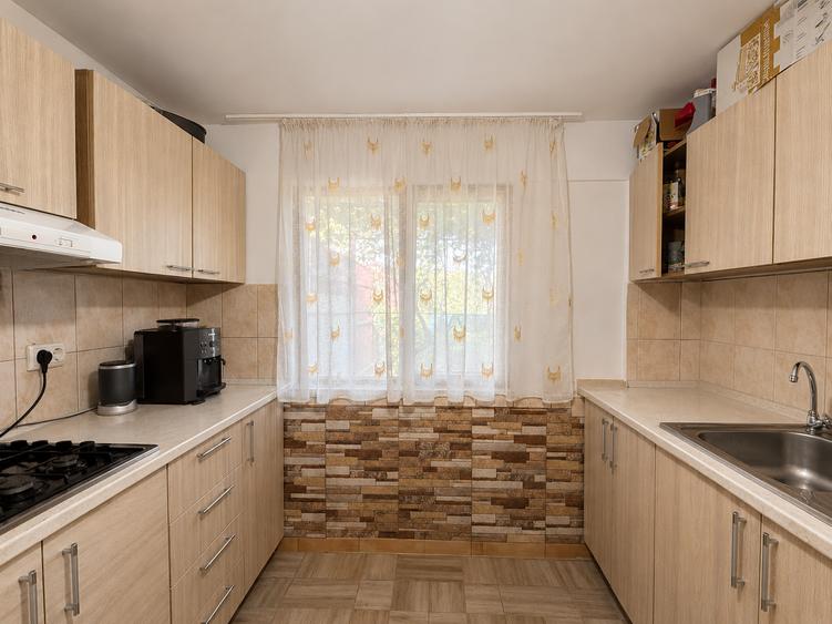 Casă individuală cu 5 camere cu Canalizare în Ovidiu
