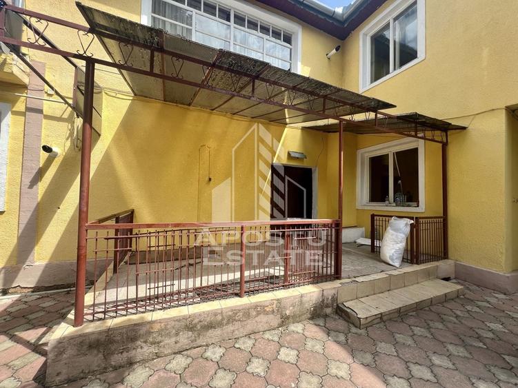 Casă individuală cu 12 camere cu Canalizare în Șagului