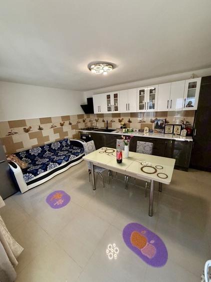 Casă cu 4 camere cu Teren 100 Mp în Central