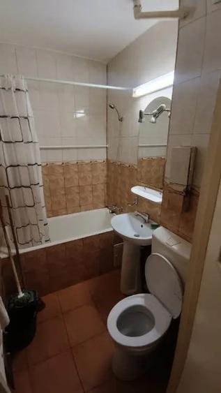 Apartament cu 2 camere decomandat în Podu Roș