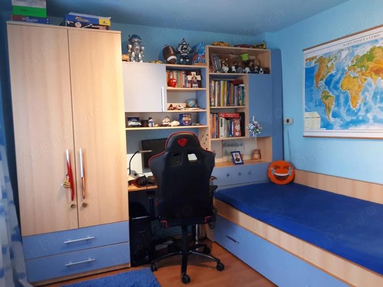 Apartament cu 3 camere semidecomandat în Central