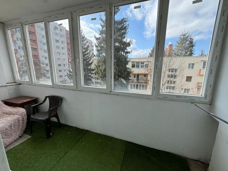 Apartament cu 4 camere decomandat, mobilat în Plopilor