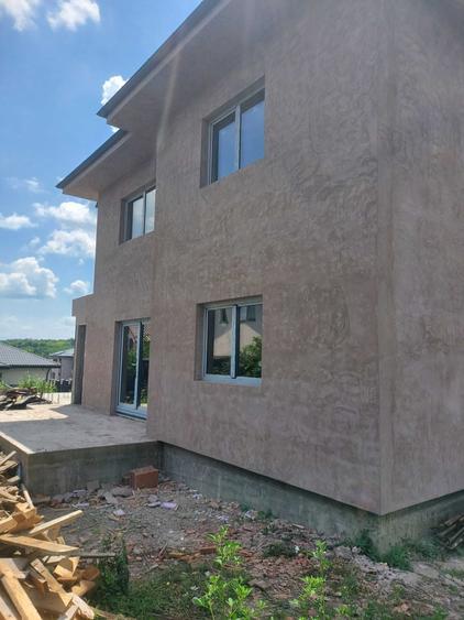 Casă cu 4 camere în Valea Adâncă