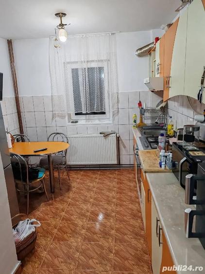 Apartament cu 3 camere semidecomandat în Central
