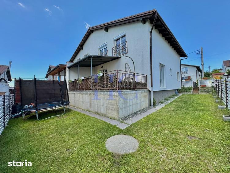 Casă cu 4 camere cu Teren 211 Mp în Roșia