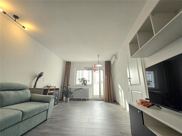 Apartament cu 2 camere decomandat în Parcul Carol
