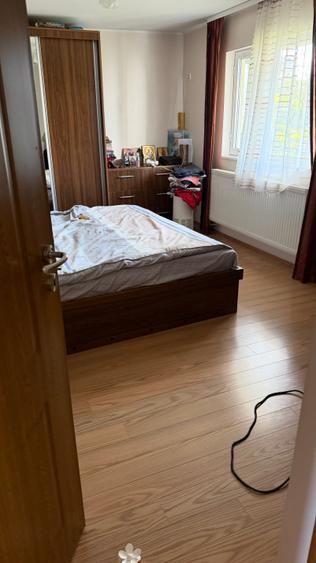 Casă individuală cu 5 camere cu Canalizare în P-ța Muncii