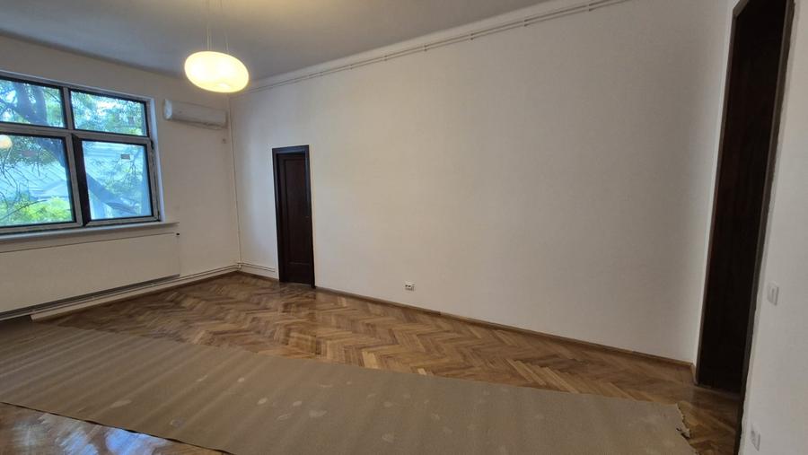 Apartament cu 4 camere decomandat în Eminescu