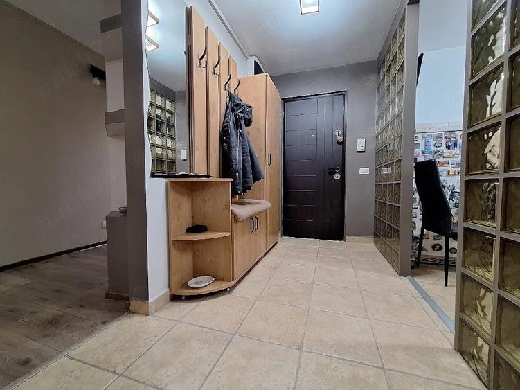 Apartament cu 4 camere decomandat în Lipovei