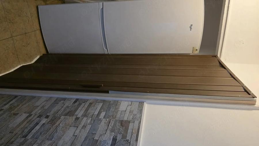 Inchiriez apartament cu 3 camere in zona centrala - 2