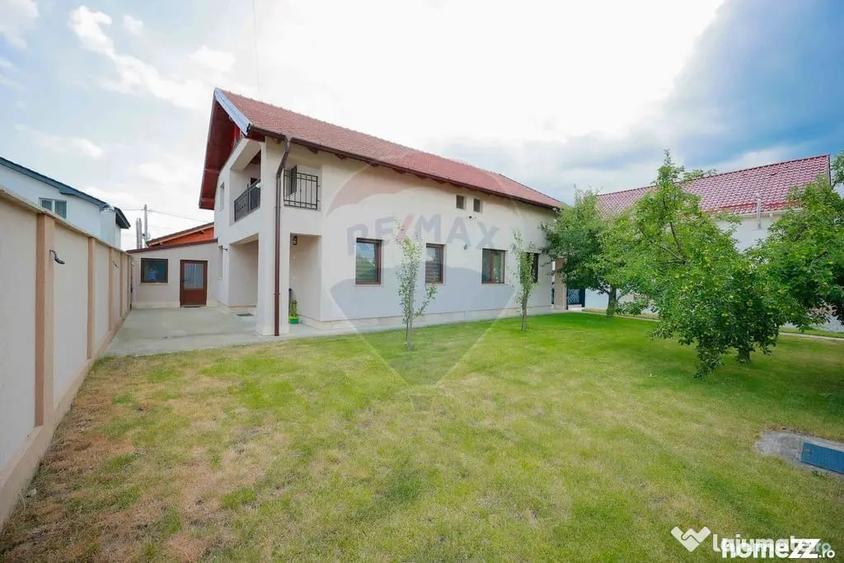 Casă cu 7 camere cu Teren 600 Mp în Haieu