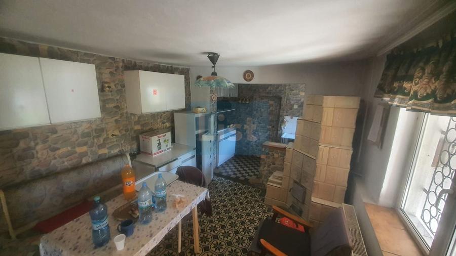Casă cu 6 camere cu Teren 1500 Mp în Schela