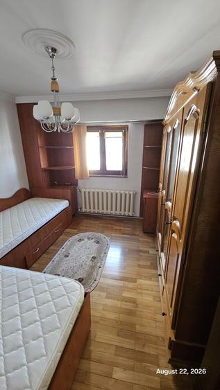 Apartament cu 3 camere decomandat în Calea Călărașilor