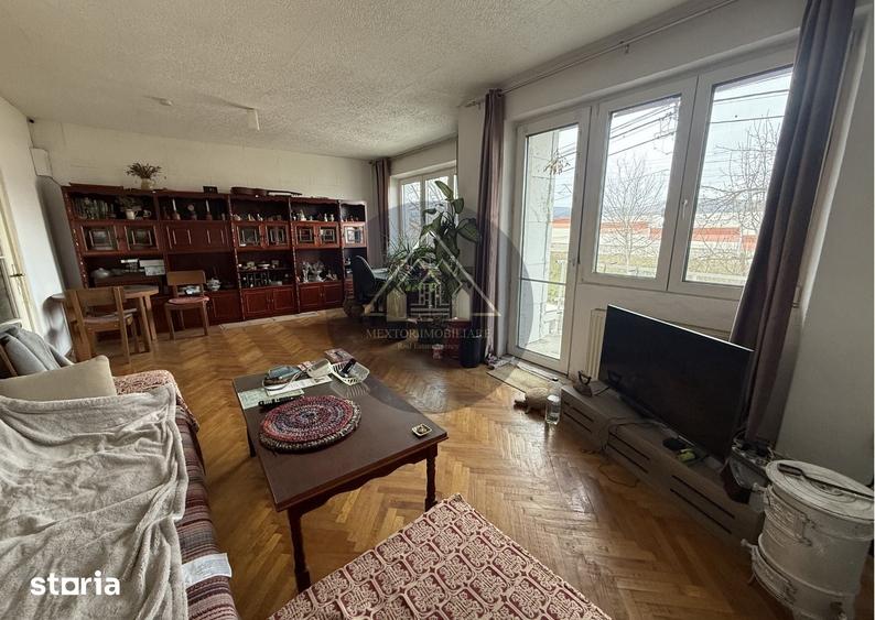 Casă cu 3 camere decomandat cu Teren 300 Mp în Central