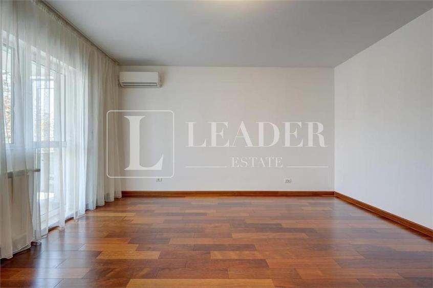 Apartament cu 4 camere semidecomandat, mobilat în Dacia