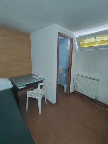 Apartament cu 3 camere semidecomandat în P-ța Victoriei