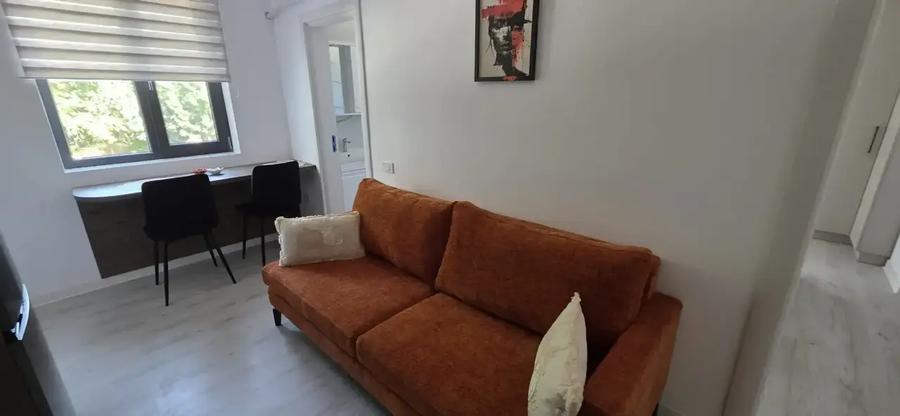 Apartament cu 2 camere semidecomandat, mobilat în Central