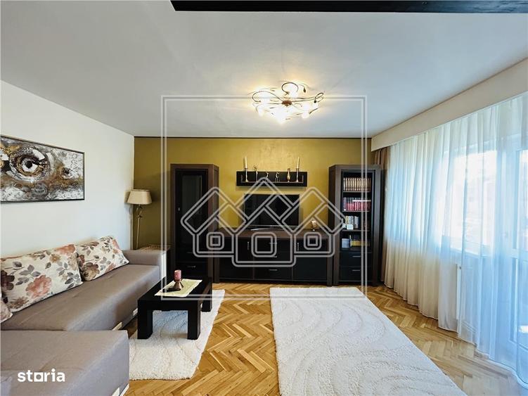 Apartament cu 3 camere în Calea Dumbrăvii