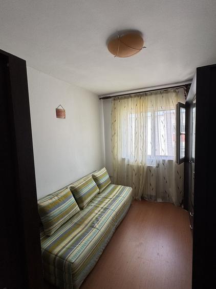 Apartament cu 4 camere decomandat, mobilat în Est