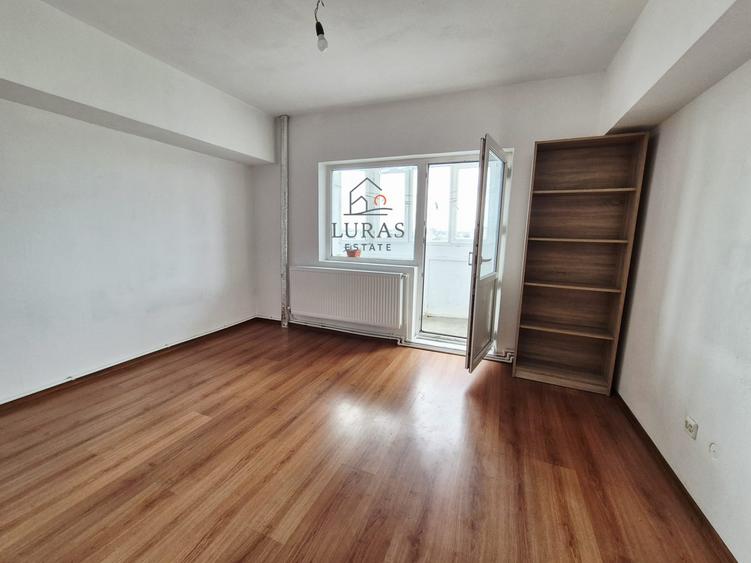 Apartament cu 4 camere decomandat în Poarta 6
