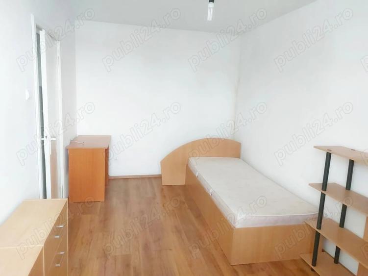 Apartament cu 3 camere semidecomandat în Bălcescu